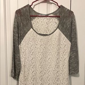 Womens/JUNIORS-MED-MAURICES" TOP- WHITE LACE W/SCOOP NECK/GRAY 3/4 LENGTH SLEEVE